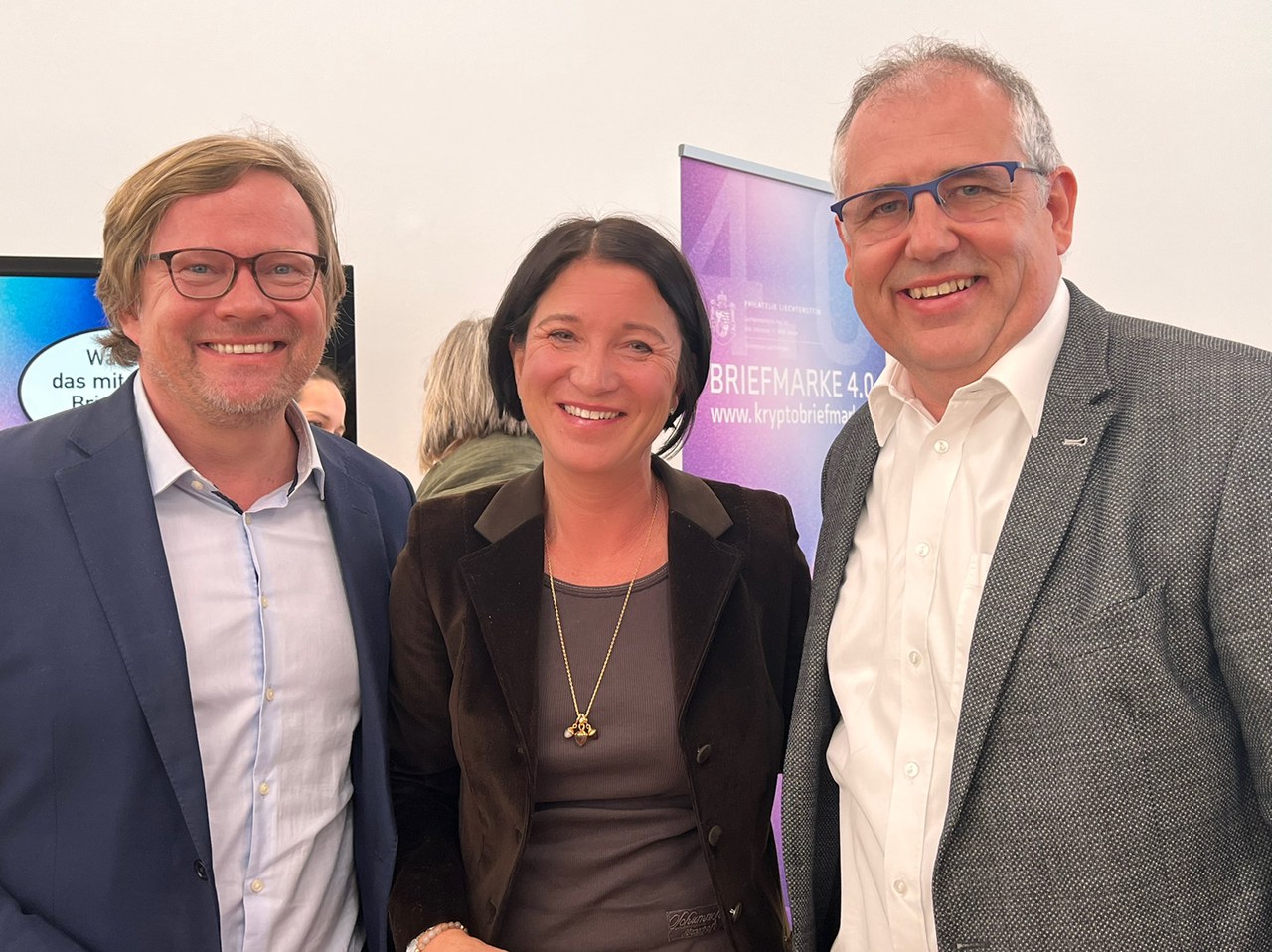 Jan vom Brocke und Carmen Dahl (beide Uni Liechtenbstein) mit dem Vaduzer Bürgermeister Manfred Bischof beim Digitaltag.