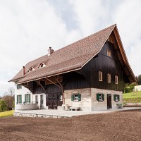 Gelungener Umbau eines Bauernhauses am Zürichsee