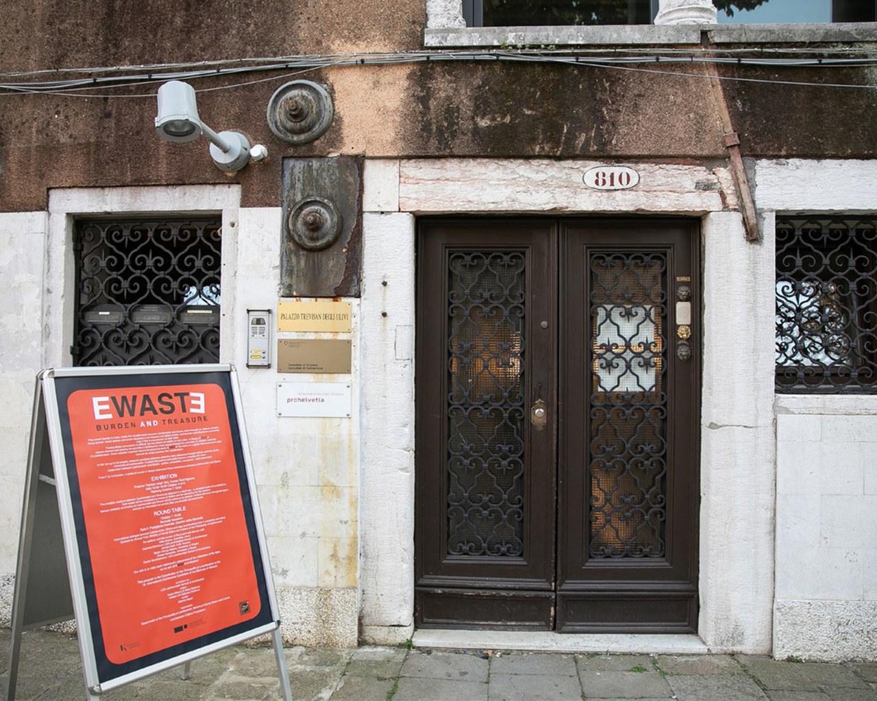 Front door, Palazzo Trevisan in Venice