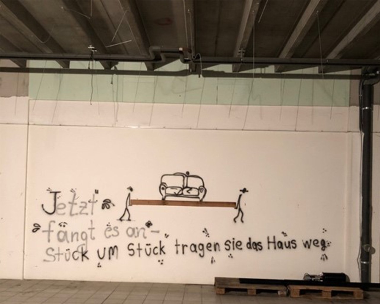 Wand mit Graffiti in Liechtenstein