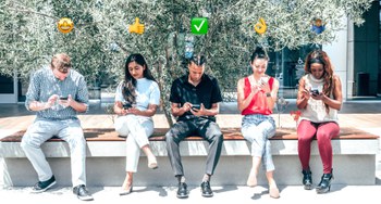 😊/👍/🙄 – How emojis can make digital management communication more efficient and personal