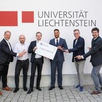 Sieger des innovativen Lehrprojekts im Bereich Künstliche Intelligenz und Kryptowährungen von Bank Frick ausgezeichnet