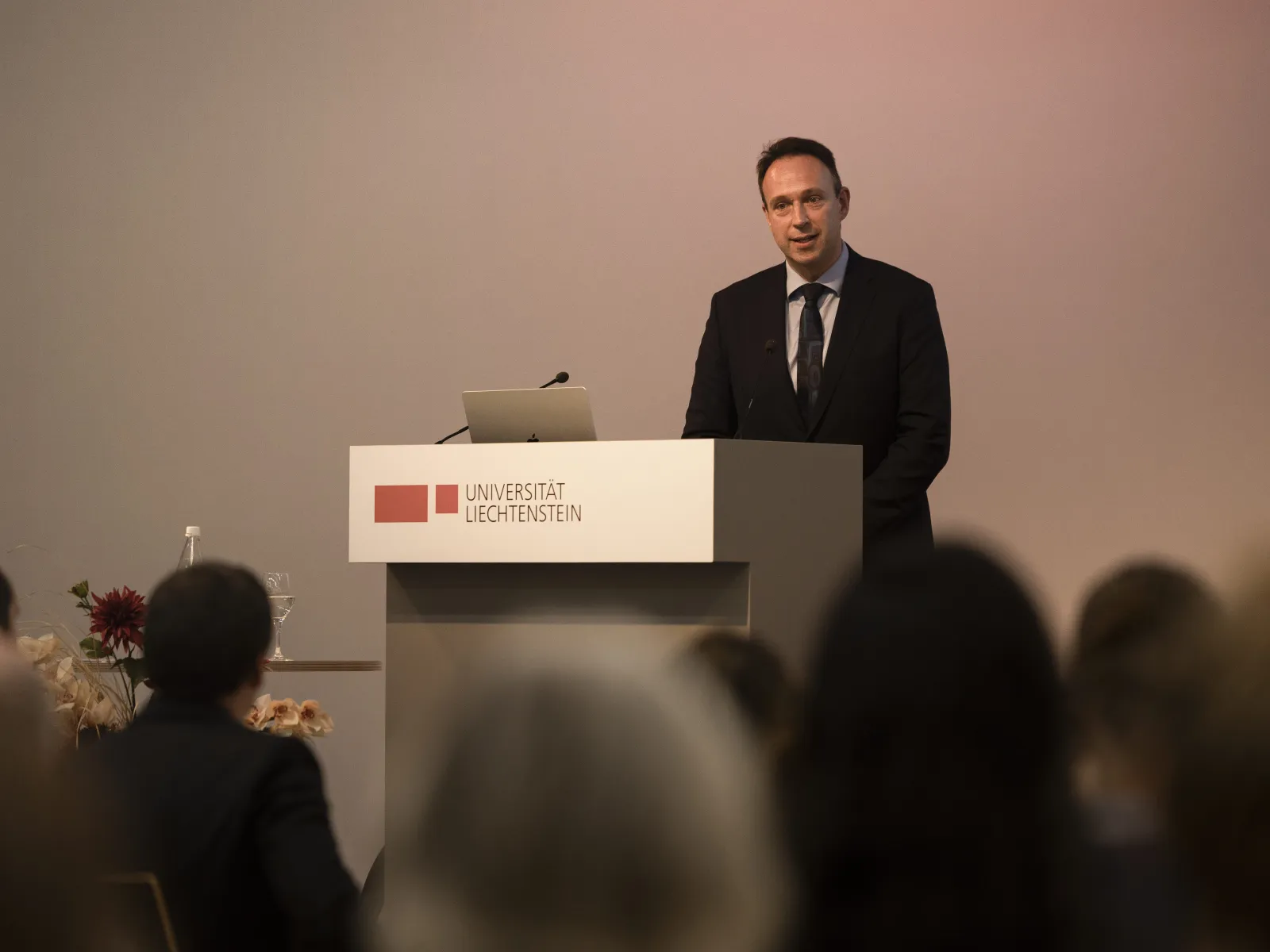 Vernissage Fotoausstellung Christian Clauwers am 7. Oktober 2025 an der Universität Liechtenstein.