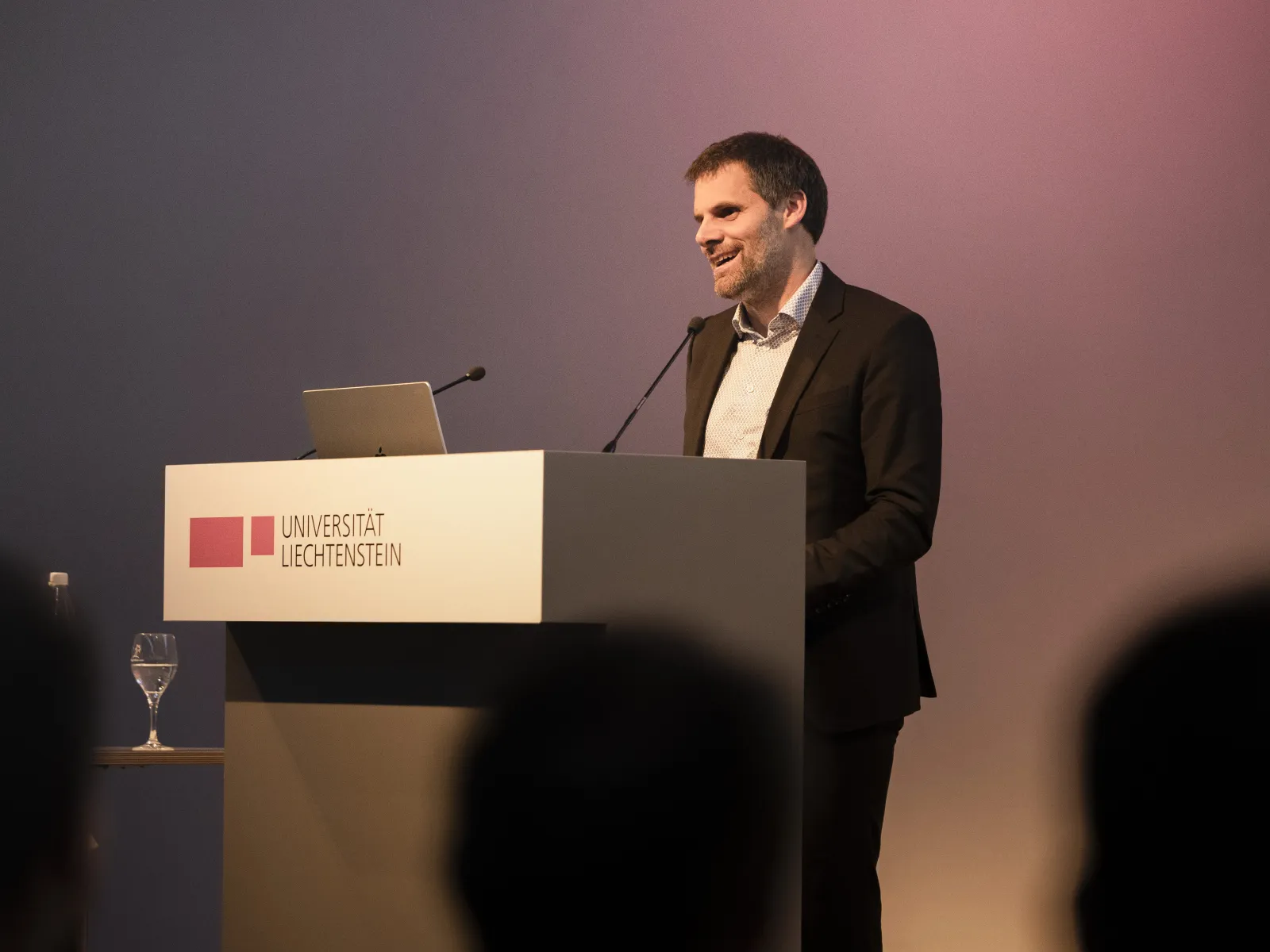 Vernissage Fotoausstellung Christian Clauwers am 7. Oktober 2025 an der Universität Liechtenstein.