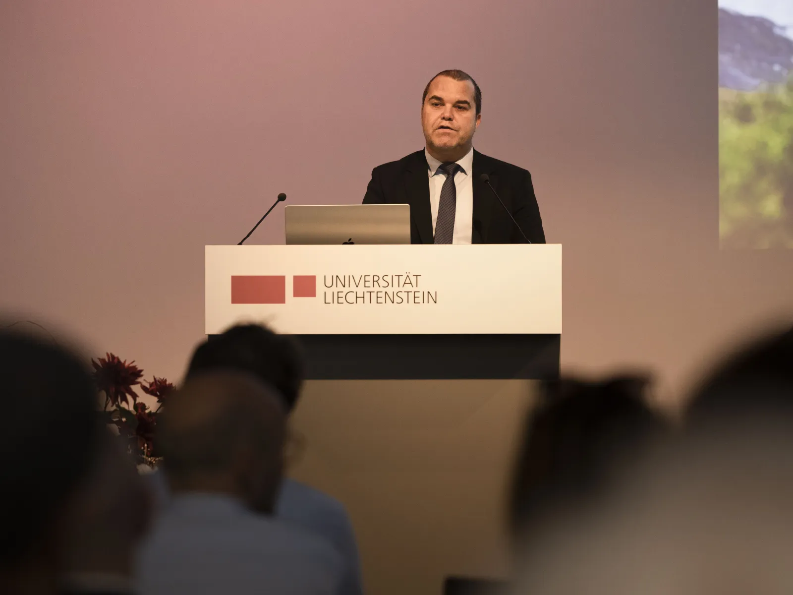 Vernissage Fotoausstellung Christian Clauwers am 7. Oktober 2025 an der Universität Liechtenstein.