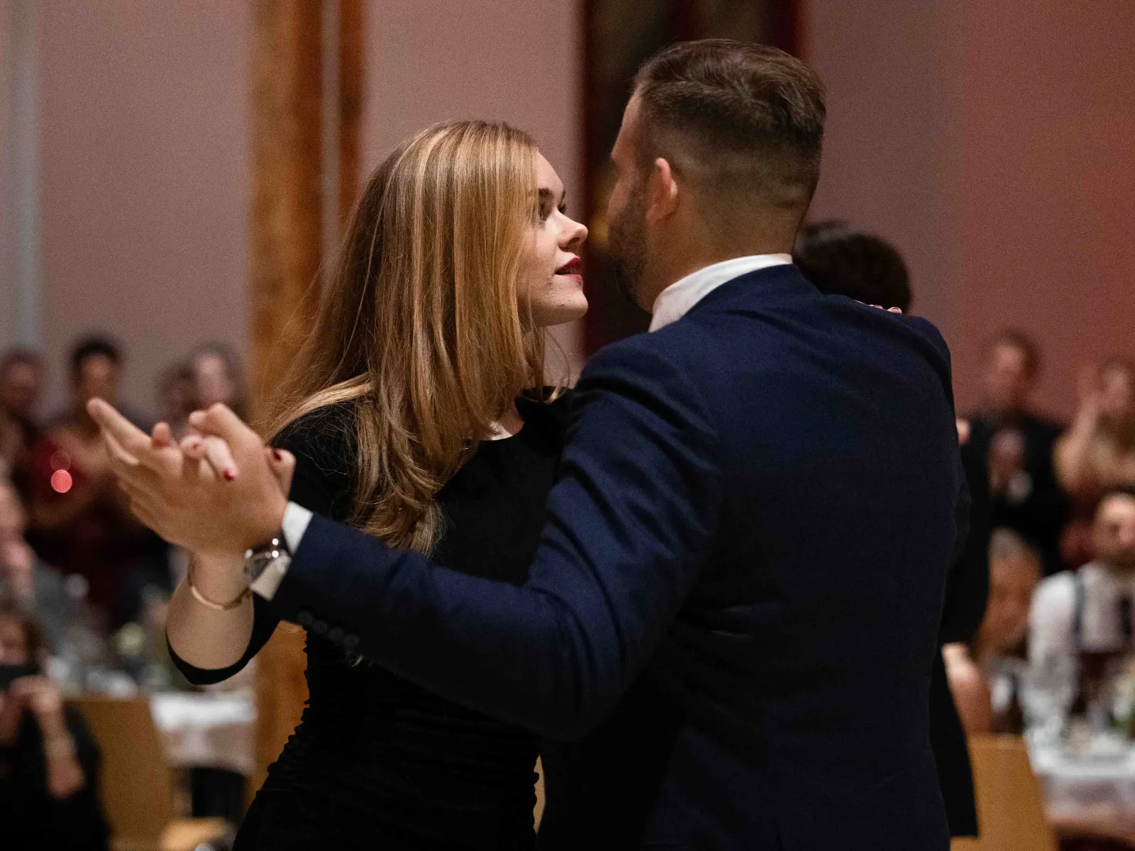 Tanzpaare-auf-Tanzflaeche-Uniball-Liechtenstein