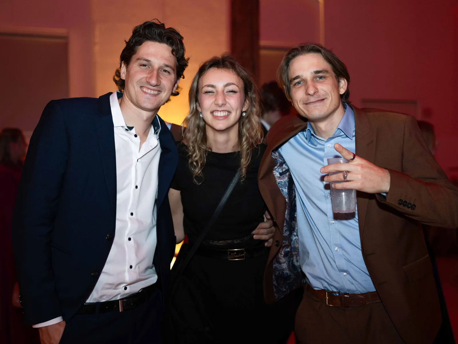 Drei-Gaeste-posieren-Uniball-Liechtenstein