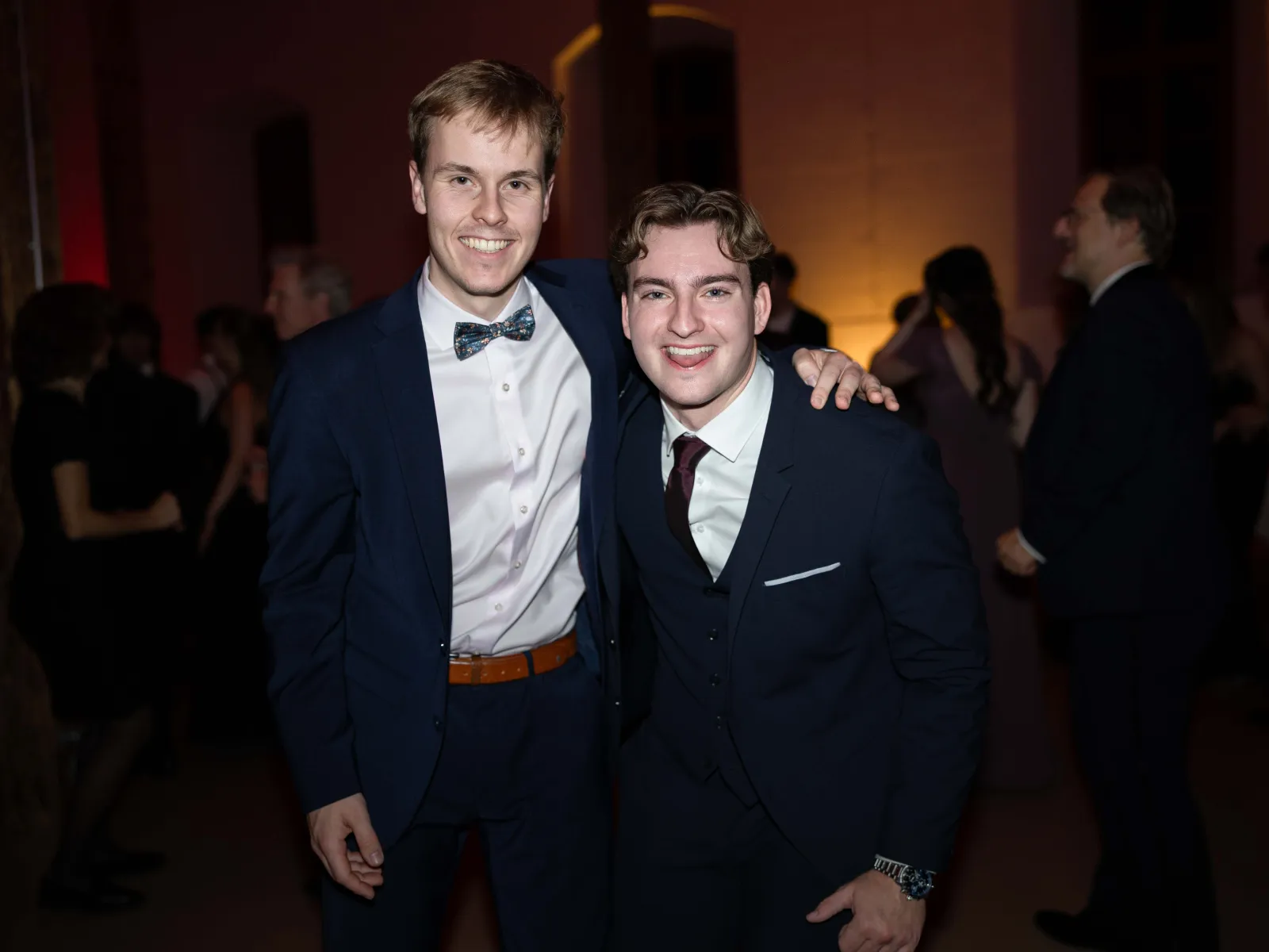 Zwei-Maenner-posieren-Uniball-Liechtenstein