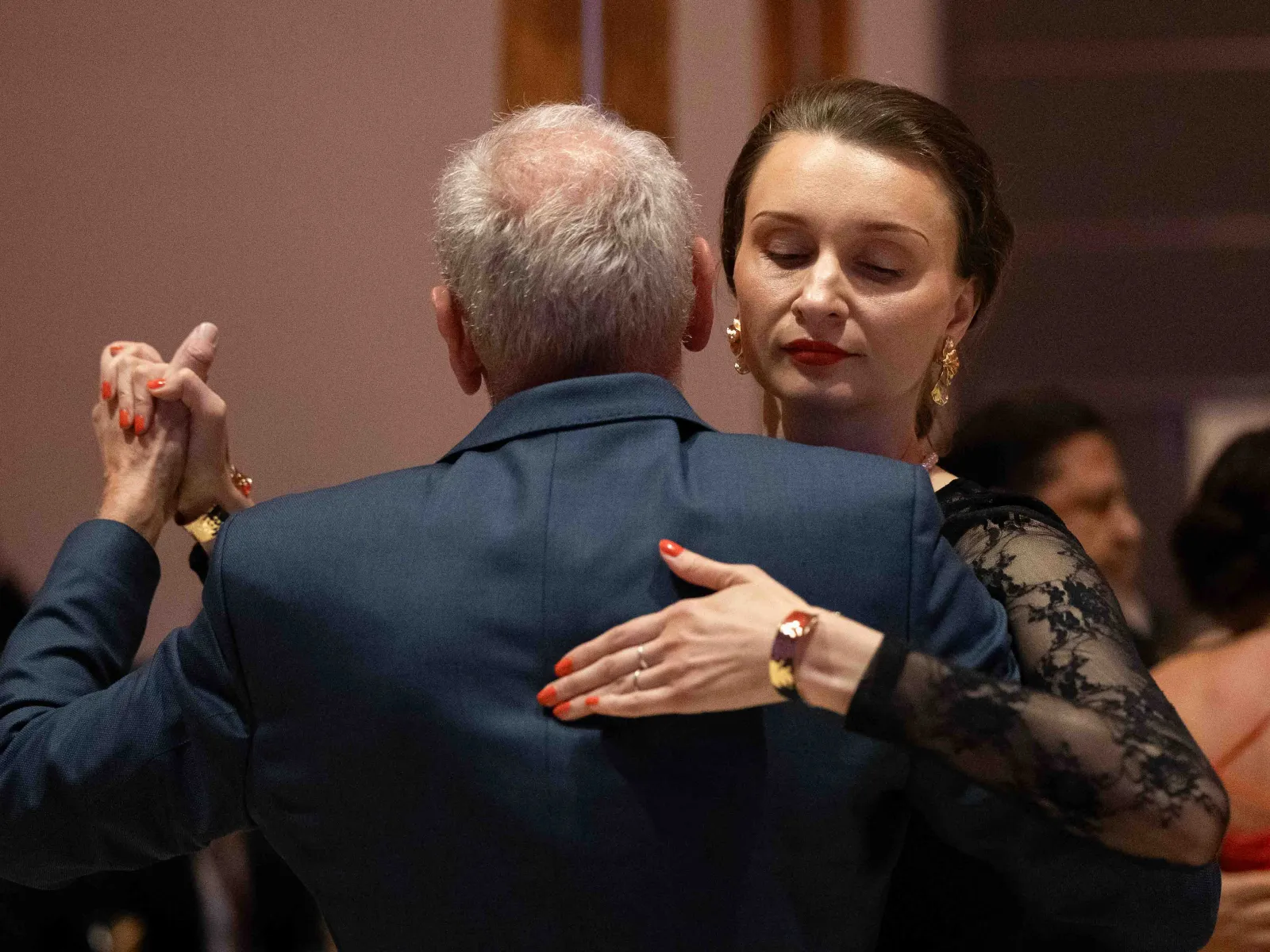 Tanzpaar-Nahaufnahme-schwarze-Spitze-Uniball-Liechtenstein