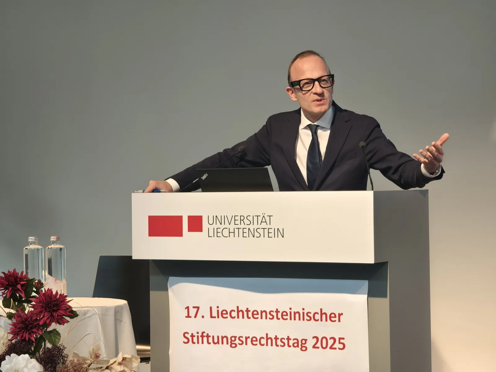 Prof. Schurr am Rednerpult