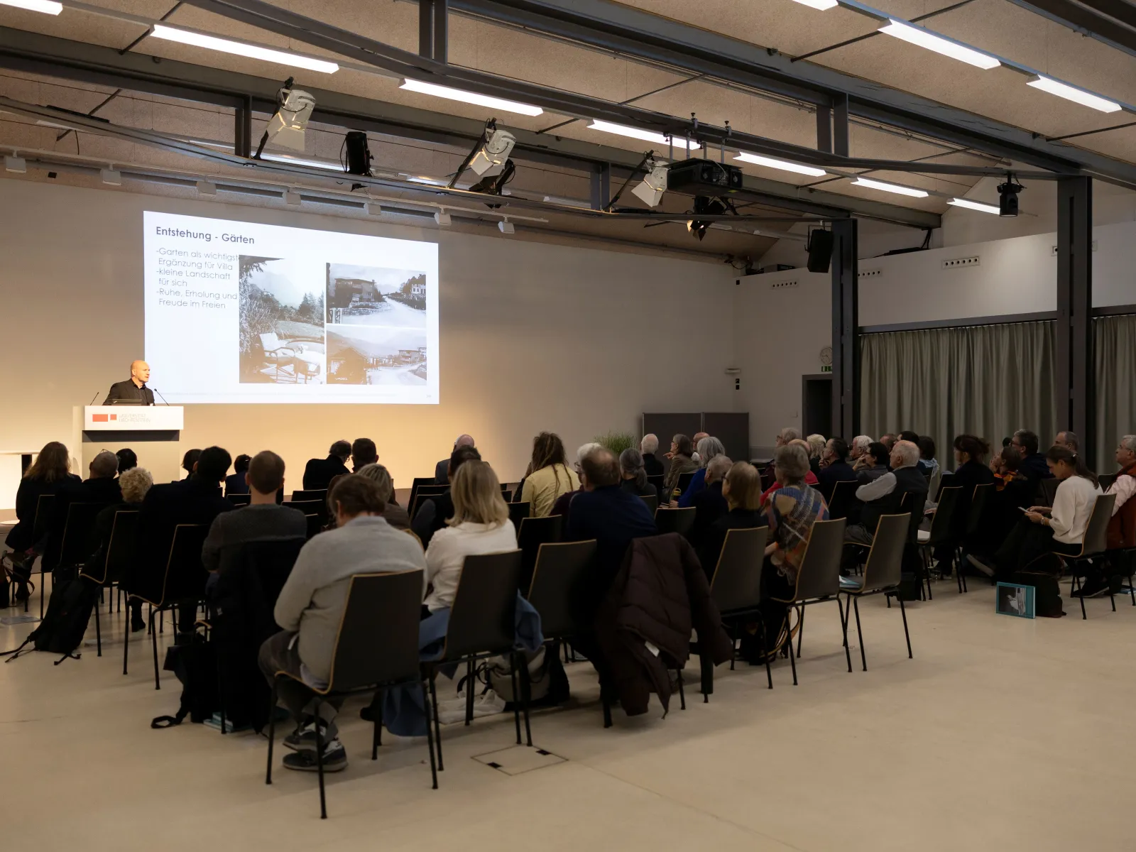 Publikum bei einem Symposium