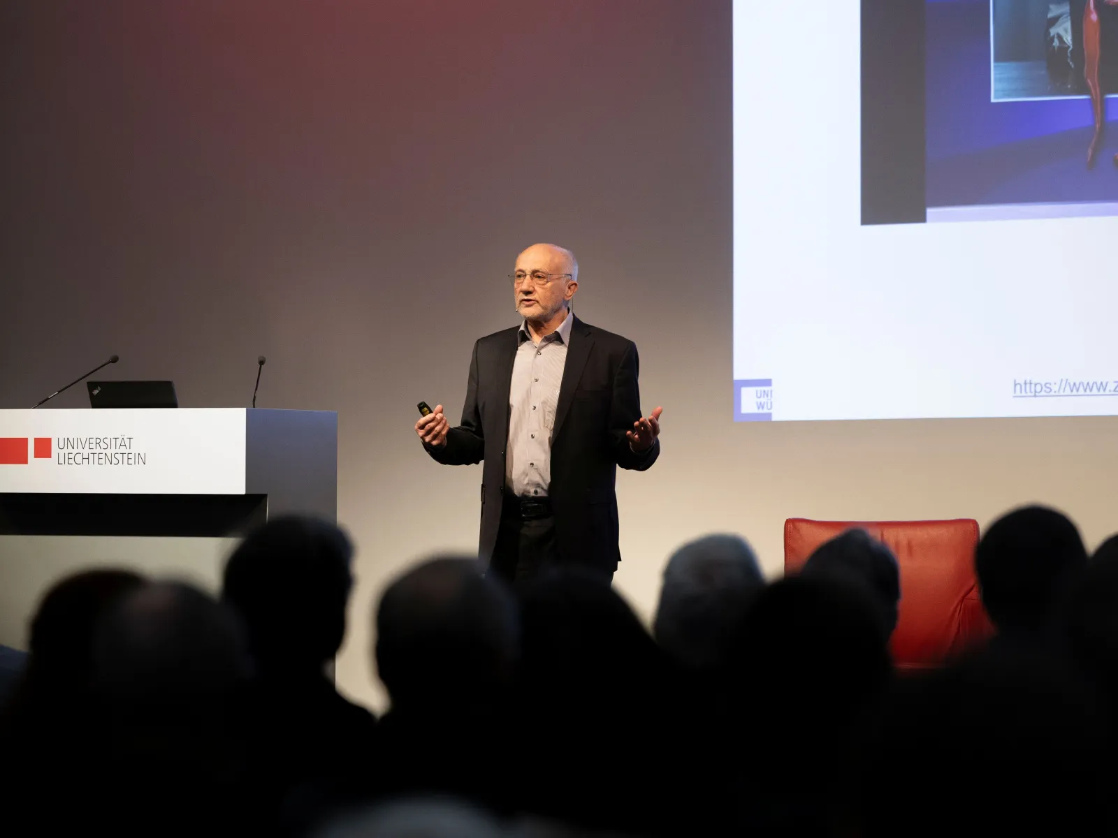 News_Campus-Gespraeche_Harald-Wehnes_Universitaet-Liechtenstein