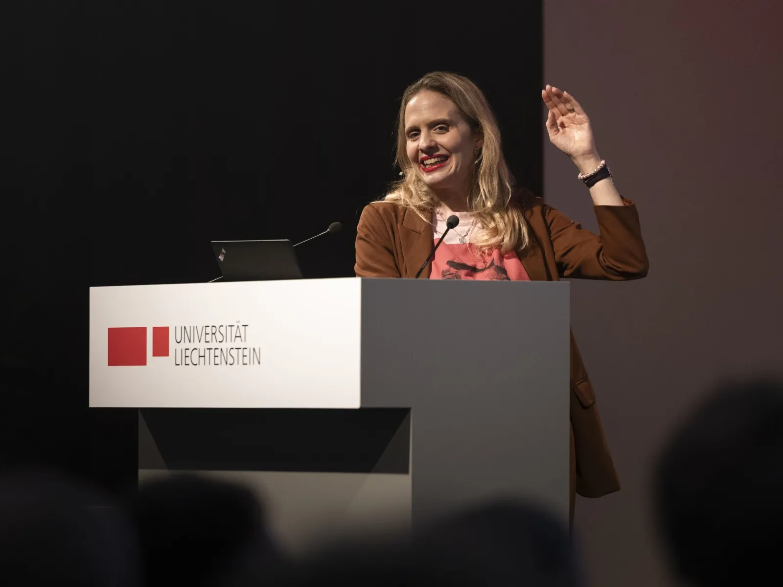 News_Campus-Gespraech_Luzia-Tschirky_Universitaet-Liechtenstein