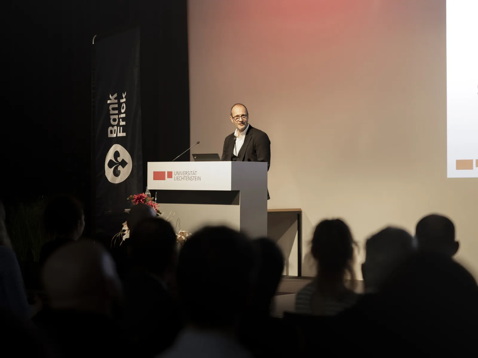 News_Diplomfeier_Blockchain-FinTech_Universitaet-Liechtenstein