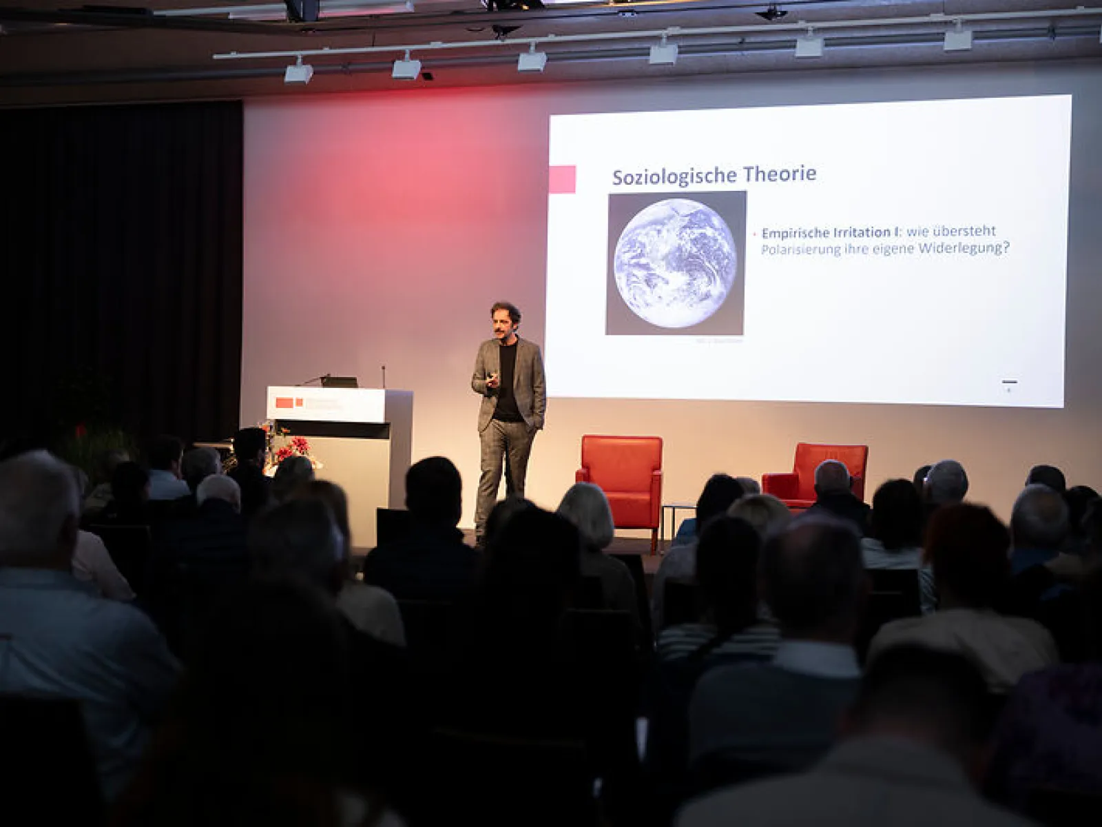 News_Campus-Gespraeche_Nils-Kumkar_Universitaet-Liechtenstein