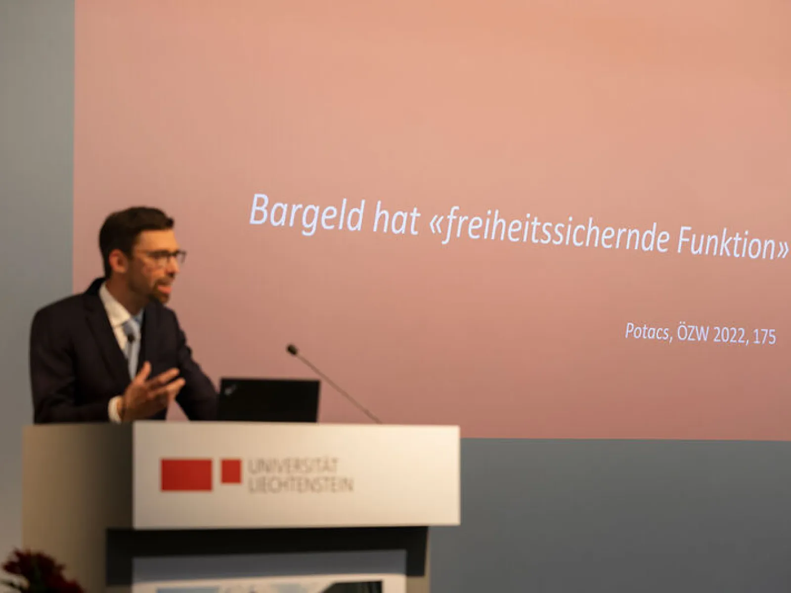 Dozent hält seine Antrittsvorlesung an der Universität Liechtenstein
