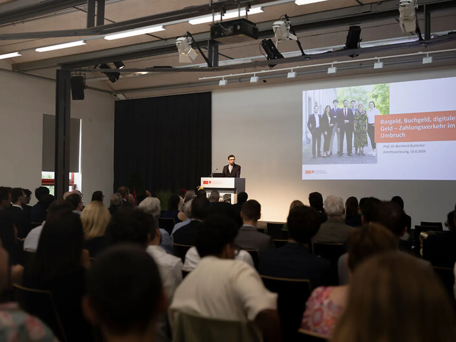 Antrittsvorlesung an der Universität Liechtenstein mit Vortrag vor Publikum