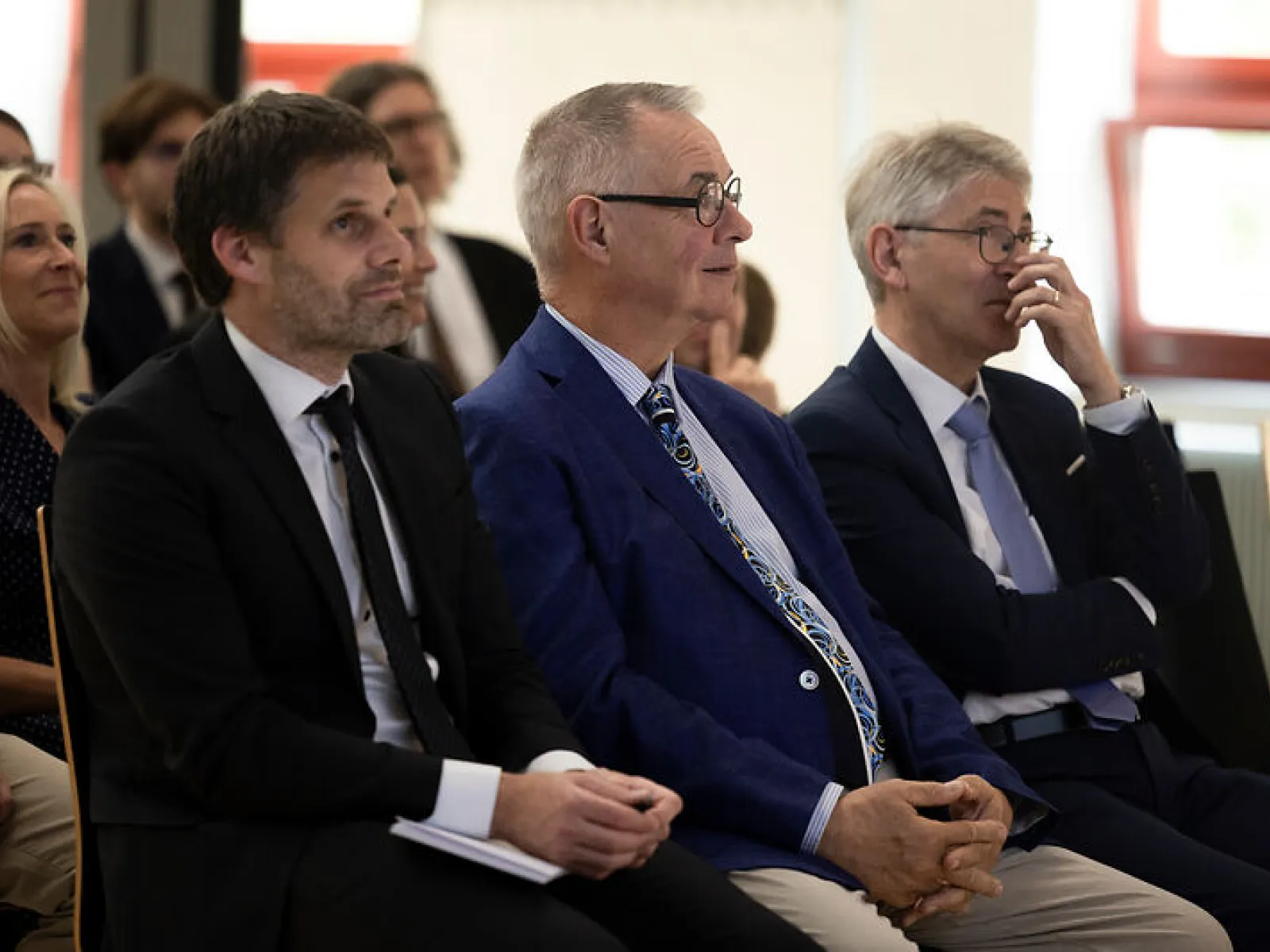 Gäste verfolgen eine Antrittsvorlesung an der Universität Liechtenstein