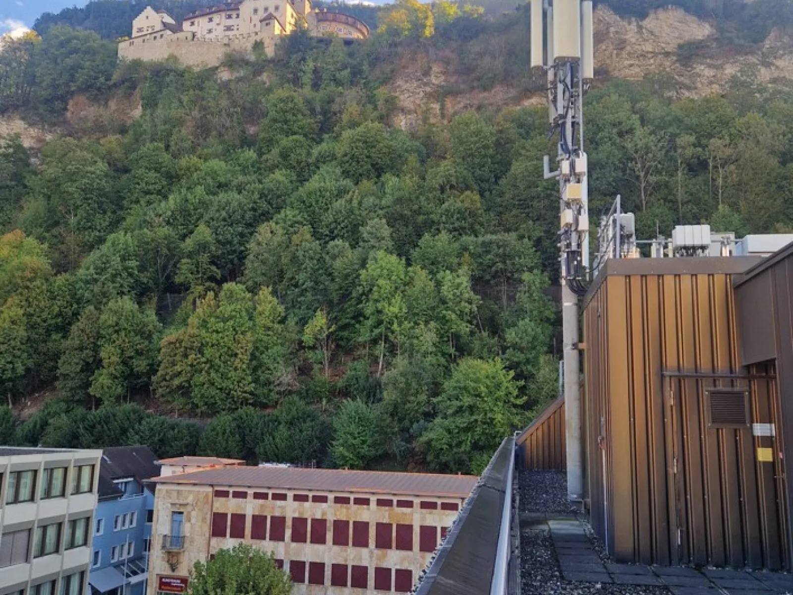 Blick vom Postgebäude Vaduz auf das Schloss