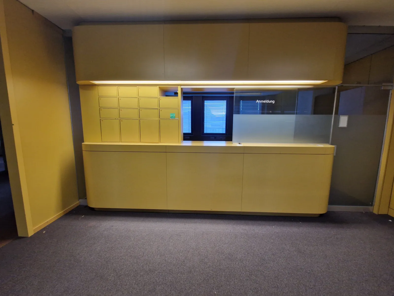 Schalter im Postgebäude in Vaduz 