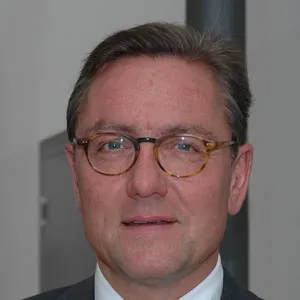 Mitarbeiter:in