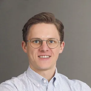 Mitarbeiter:in