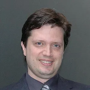 Mitarbeiter:in