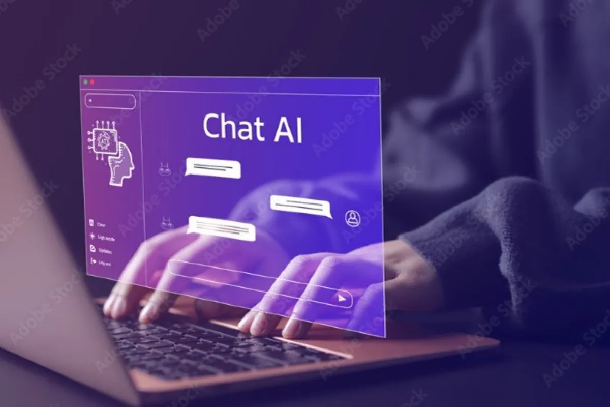 Eine Person tippt auf einem Laptop, während ein holografisches Interface mit der Aufschrift "Chat AI" und Sprechblasen darüber projiziert wird. Das Bild symbolisiert den Einsatz von Künstlicher Intelligenz in der digitalen Kommunikation.