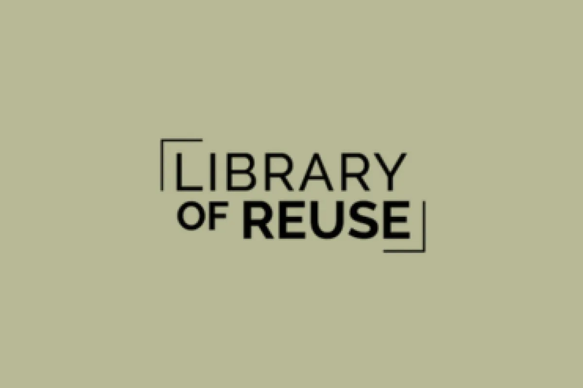 Olivgrüne Kachel mit dem Titel "Library of Reuse"