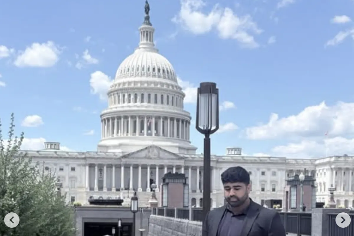 Person vor dem US-Kapitol in Washington, D.C.