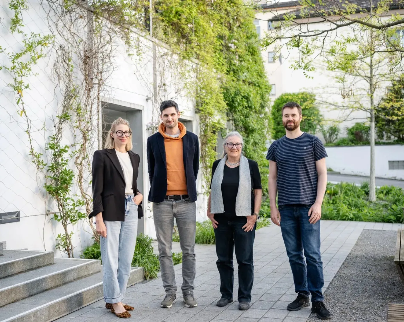 Gruppenbild von vier Personen 