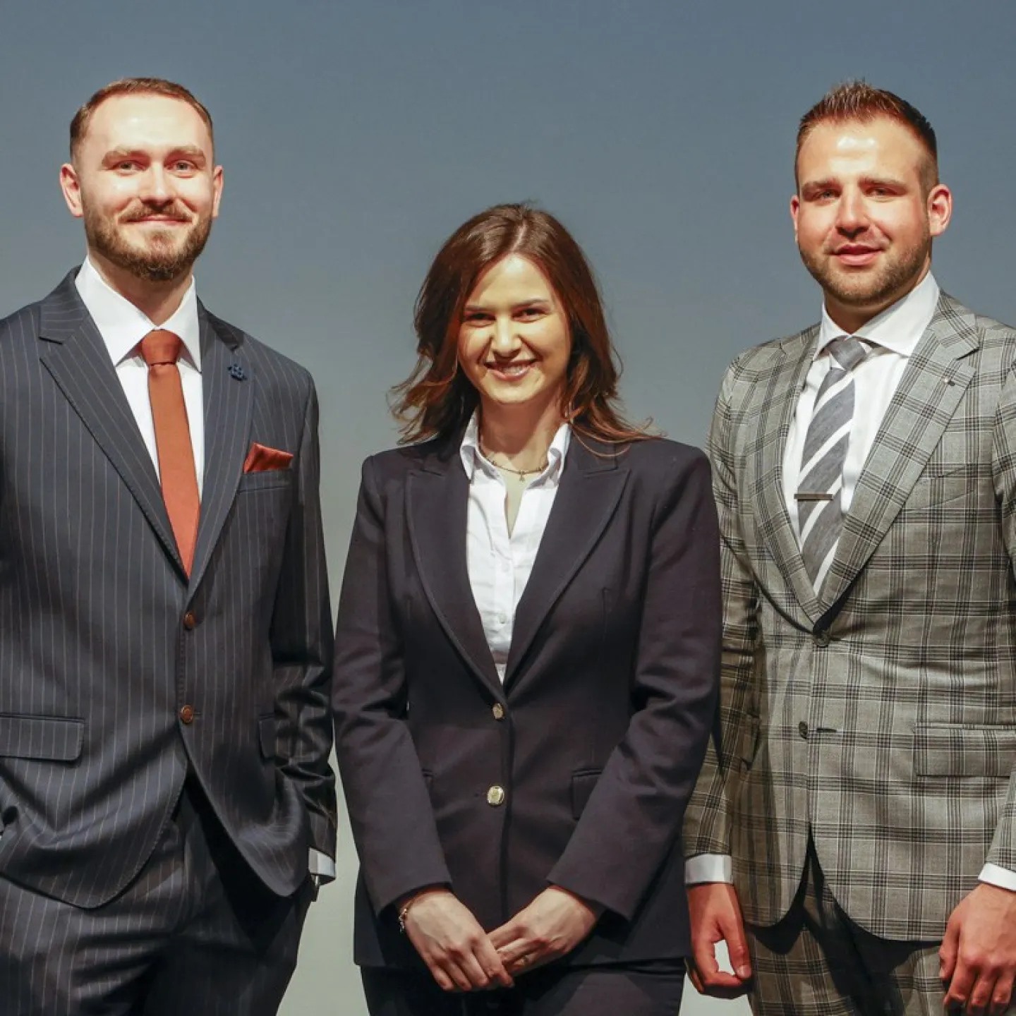 Auf dem Bild sind die Absolvent:innen des Masters of Science Finance.