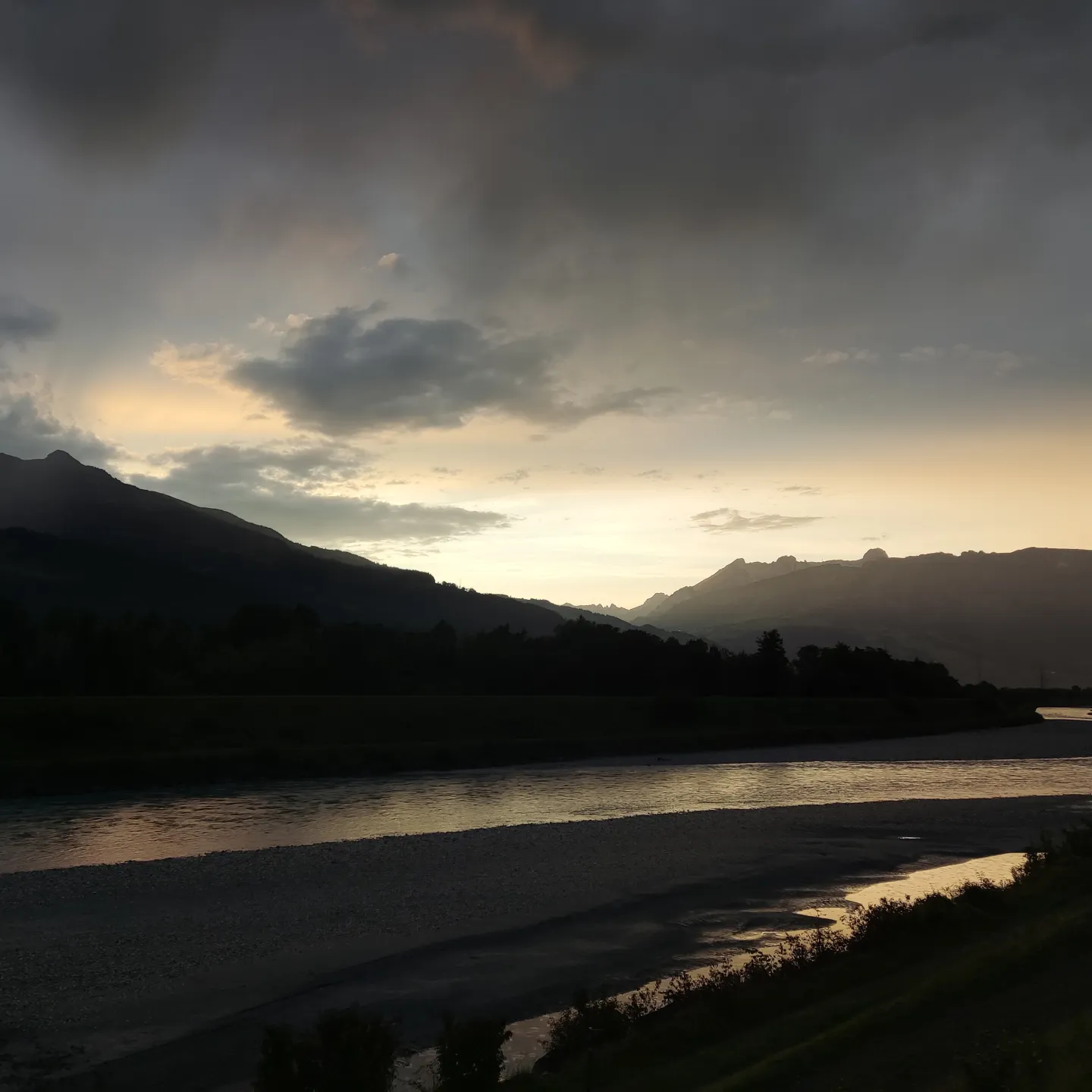 Der Rhein bei Sonnenuntergang