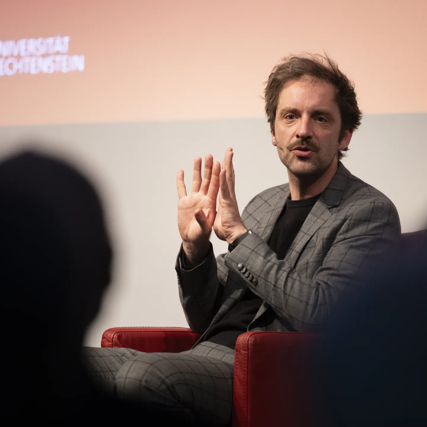 News_Campus-Gespraeche_Nils-Kumkar_Universitaet-Liechtenstein