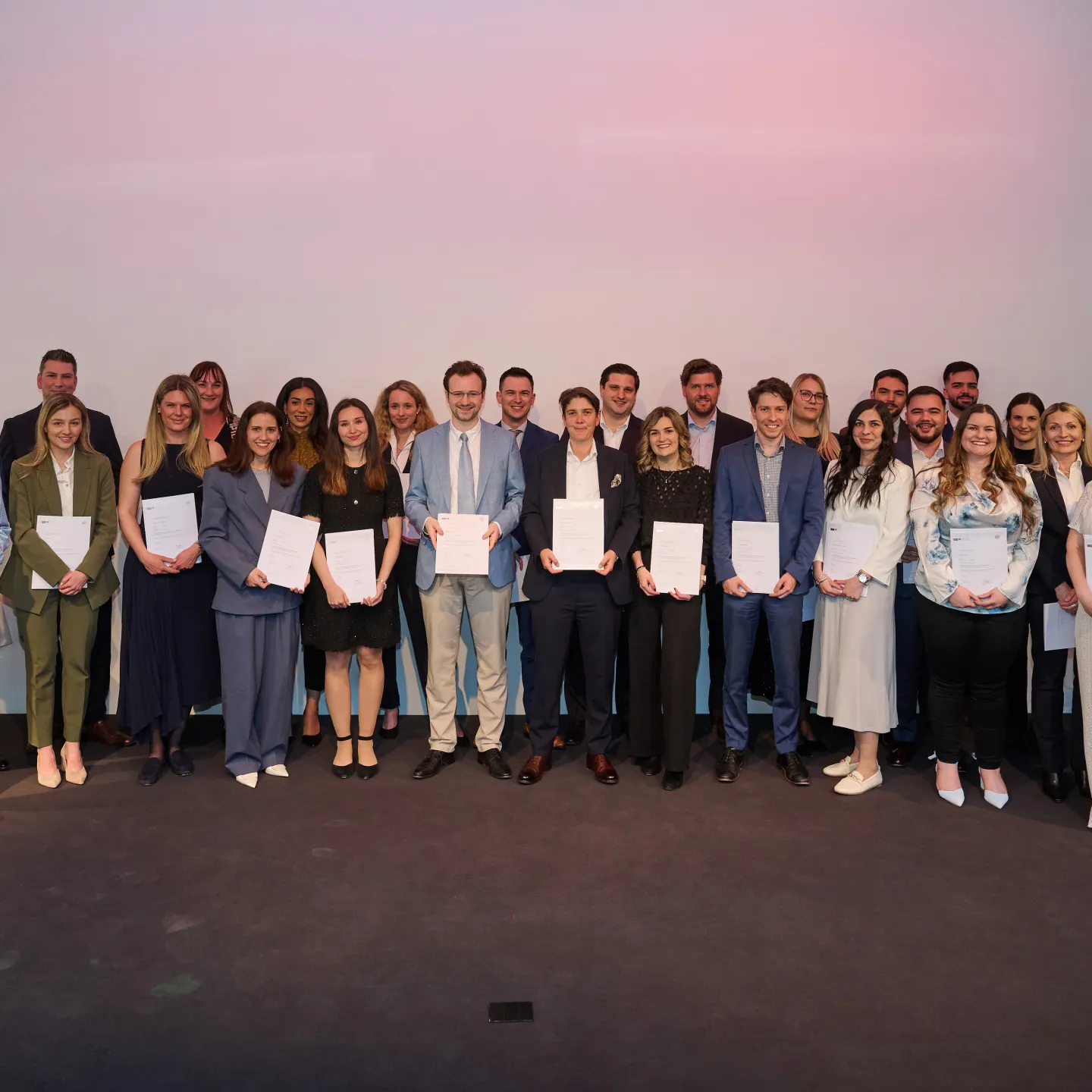 Absolventinnen und Absolventen bei der Diplomfeier Treuhand der Universität Liechtenstein