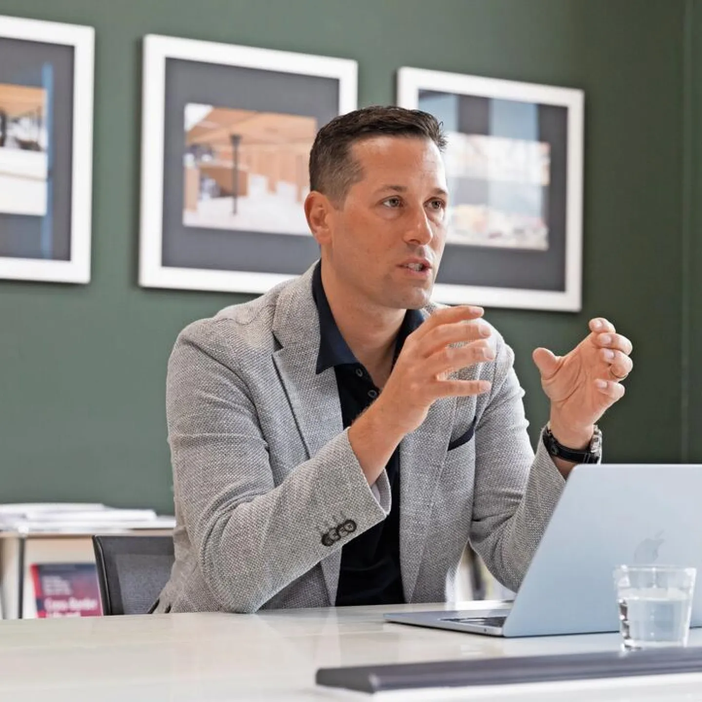 News_Benjamin-van-Giffen_Interview_Universitaet-Liechtenstein
