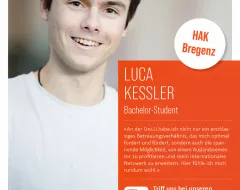 Bachelor Student der Universität Liechtenstein mit Abschluss an der HAK Bregenz lächelt in die Kamera.