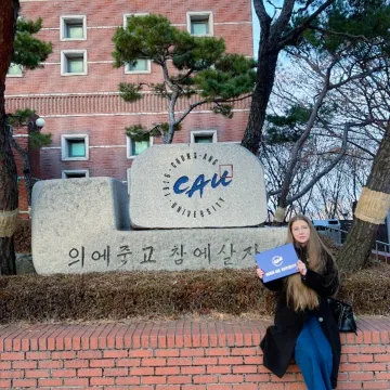 Studierende Uni Liechtenstein am Campus der CAU in Seoul Südkorea