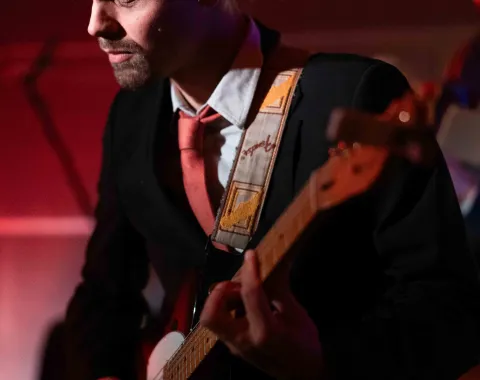 Gitarrist-Liveauftritt-Uniball-Liechtenstein