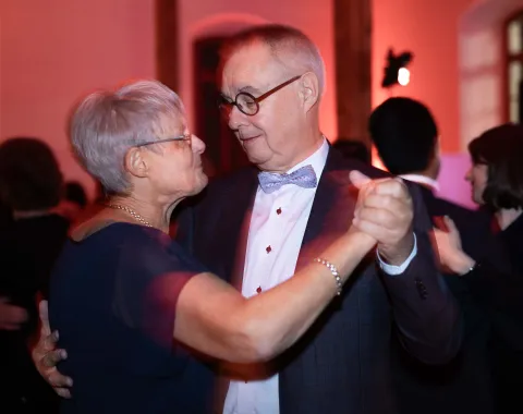 Tanzpaar-glitzerkleid-Uniball-Liechtenstein