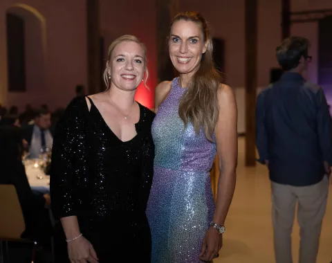 Zwei-Frauen-festlich-Universitätsball-Liechtenstein