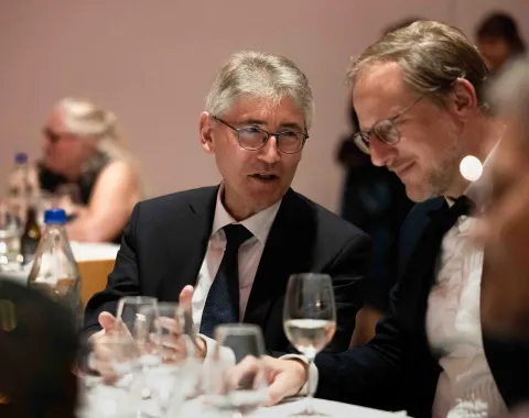 Zwei-Gäste-Gespräch-Abendessen-Uniball-Liechtenstein