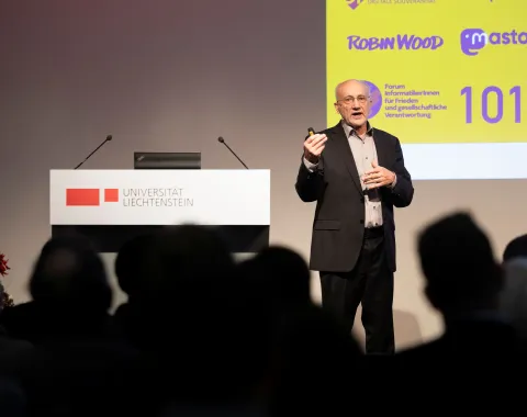 News_Campus-Gespraeche_Harald-Wehnes_Universitaet-Liechtenstein