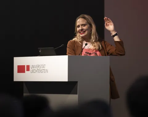 News_Campus-Gespraech_Luzia-Tschirky_Universitaet-Liechtenstein