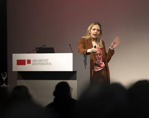 News_Campus-Gespraech_Luzia-Tschirky_Universitaet-Liechtenstein