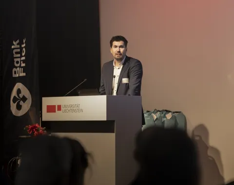 News_Diplomfeier_Blockchain-FinTech_Universitaet-Liechtenstein