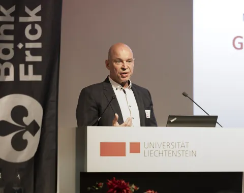 News_Diplomfeier_Blockchain-FinTech_Universitaet-Liechtenstein