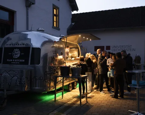 News_Diplomfeier_Blockchain-FinTech_Universitaet-Liechtenstein