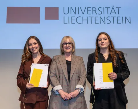 News_Diplomfeier_260327_Universitaet-Liechtenstein