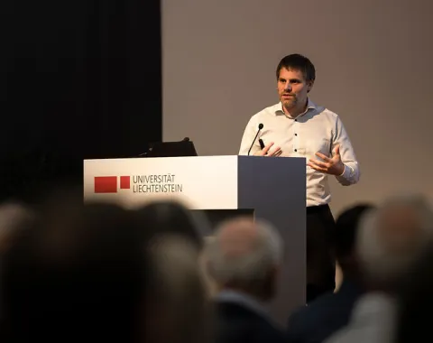 News_Campus-Gespraech_Bruno-Kaufmann_Christian-Frommelt_Universitaet-Liechtenstein